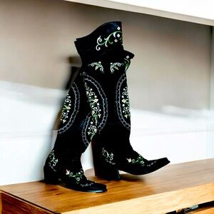 Over the knee wester style boots.  Embroidered flowers.  Never worn. Super cute!